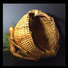 Load image into Gallery viewer, VINTAGE USA HANDMADE BASKET
