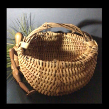 Load image into Gallery viewer, VINTAGE USA HANDMADE BASKET