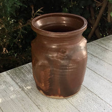 Load image into Gallery viewer, VINTAGE USA POTTERY CIRCA 1978