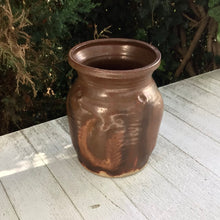 Load image into Gallery viewer, VINTAGE USA POTTERY CIRCA 1978