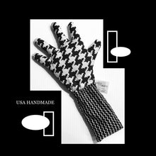 Load image into Gallery viewer, DISPLAY BEANBAG HAND BW2