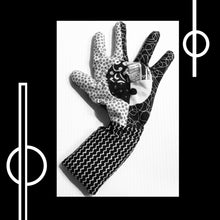 Load image into Gallery viewer, DISPLAY BEANBAG HAND BW2