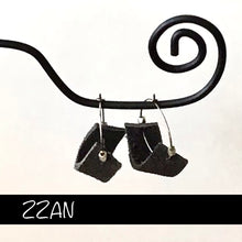Load image into Gallery viewer, ZZAN  EARRINGS SD. silver