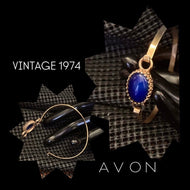 VINTAGE Avon Blue Cabochon Gold Tone Bracelet - 1974