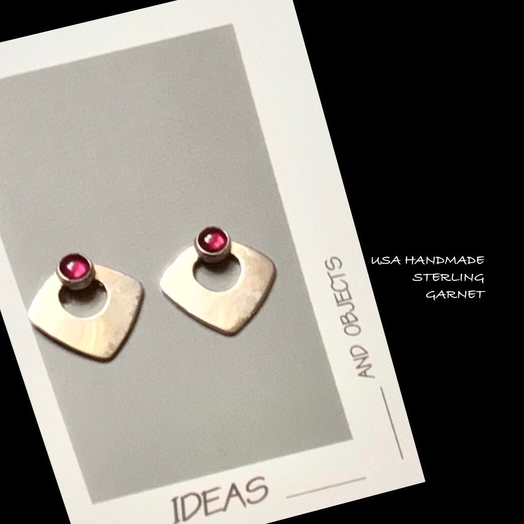 USA HANDMADE earring. SS ~ GARNET