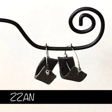 Load image into Gallery viewer, ZZAN  EARRINGS SD. silver
